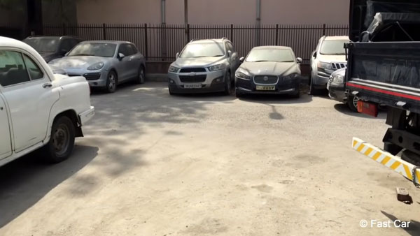 ജാഗ്വര്‍ മുതല്‍ റേഞ്ച് റോവര്‍ വരെ, ആര്‍ക്കും വേണ്ടാതെ ഉപേക്ഷിക്കപ്പെട്ട് ആഢംബര കാറുകള്‍ — വീഡിയോ