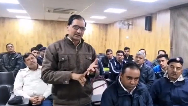 പഴയ വാഹനങ്ങള്‍ക്ക് ദില്ലിയില്‍ പൂര്‍ണ്ണ വിലക്ക്, കാരണമിതാണ്