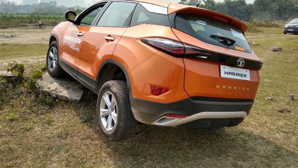 ടാറ്റ ഹാരിയര്‍ ഓഫ്‌റോഡിംഗിന് ഇറങ്ങിയപ്പോള്‍ — വീഡിയോ