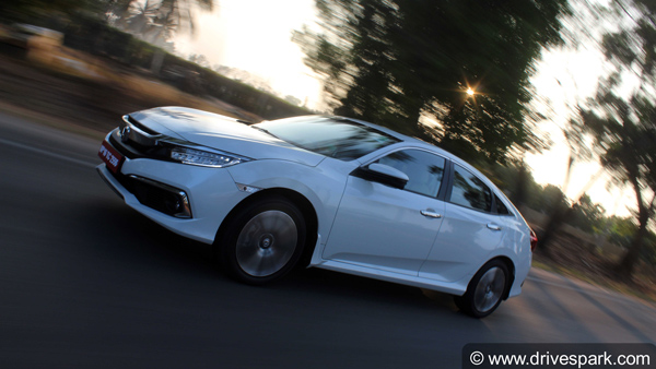 വലിയ സെഡാനുകളുടെ ലോകത്ത് ഹോണ്ട സിവിക് — റിവ്യു