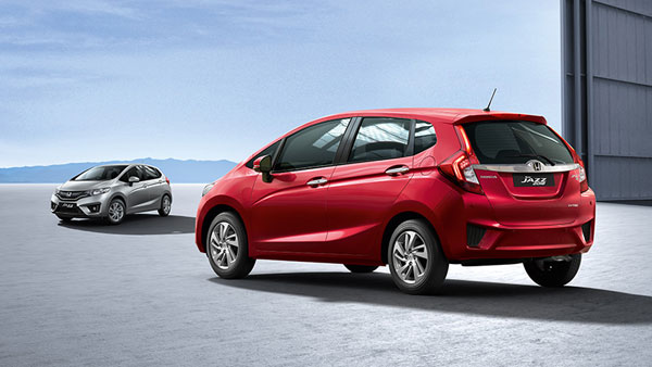 കാറുകള്‍ക്ക് വന്‍ സ്‌റ്റോക്ക് ക്ലിയറന്‍സ് ഡിസ്‌കൗണ്ടുകള്‍