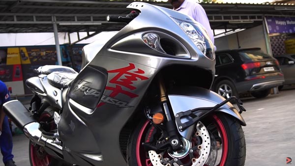 ഹയബൂസയെ ഉടമയ്ക്ക് കൈമാറും മുമ്പ് — 'അണ്‍ബോക്‌സ്' ചെയ്യുന്നത് ഇങ്ങനെ