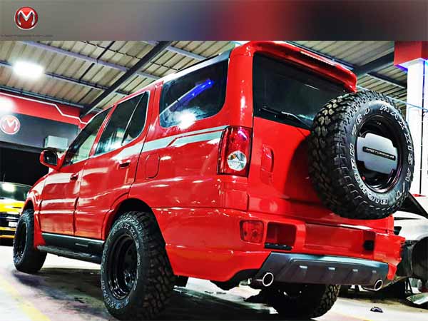 ചുവപ്പണിഞ്ഞ് ടാറ്റ സഫാരി