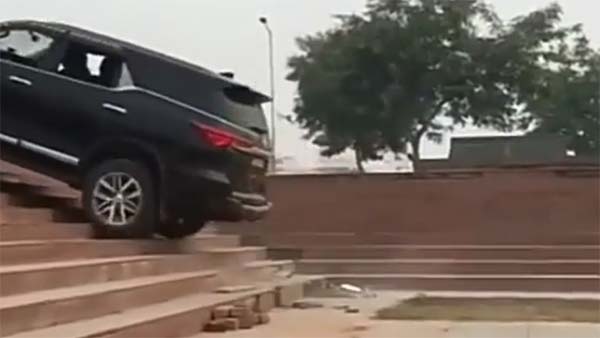 സ്റ്റെപ്പ് കയറിയിറങ്ങി ഒരു ഫോര്‍ച്യൂണര്‍ അപാരത