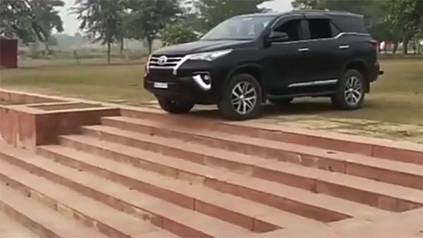 സ്റ്റെപ്പ് കയറിയിറങ്ങി ഒരു ഫോര്‍ച്യൂണര്‍ അപാരത