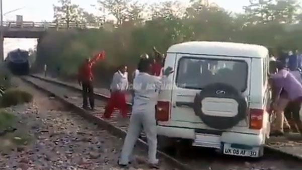 ട്രെയിനിന് കുറുകെ ചാടി ബൊലേറോ, ഒഴിവായത് വന്‍ ദുരന്തം