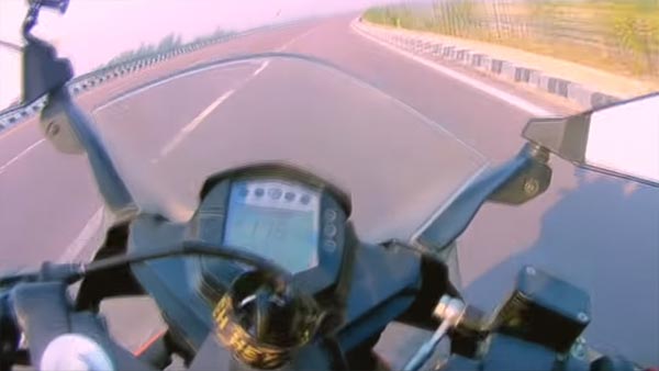 രക്ഷകനായി എബിഎസ്, തലനാരിഴയ്ക്ക് രക്ഷപ്പെട്ട് ടിവിഎസ് അപ്പാച്ചെ RR 310