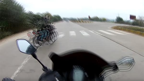 രക്ഷകനായി എബിഎസ്, തലനാരിഴയ്ക്ക് രക്ഷപ്പെട്ട് ടിവിഎസ് അപ്പാച്ചെ RR 310