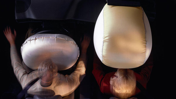 കാറില്‍ എയര്‍ബാഗ് പുറത്ത് വന്നില്ല, കമ്പനിയ്ക്ക് രണ്ടര ലക്ഷം രൂപ പിഴ വിധിച്ച് കോടതി