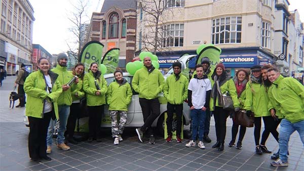 യുകെയില്‍ ഓട്ടോറിക്ഷകള്‍ അണിനിരത്തി ഓല