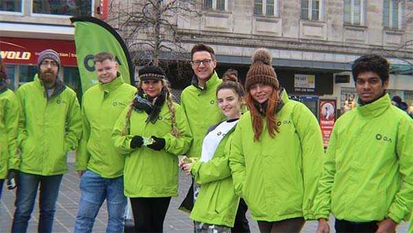 യുകെയില്‍ ഓട്ടോറിക്ഷകള്‍ അണിനിരത്തി ഓല