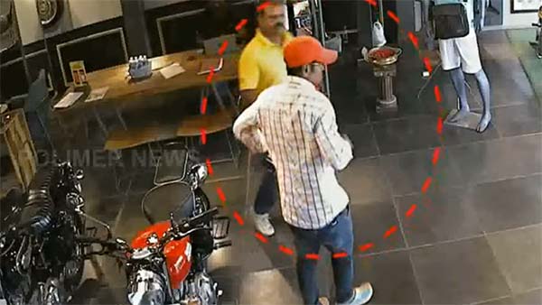 പട്ടാപ്പകല്‍ റോയല്‍ എന്‍ഫീല്‍ഡ് ഷോറൂമില്‍ മോഷണം, ഇന്റര്‍സെപ്റ്ററുമായി മോഷ്ടാവ് മുങ്ങി