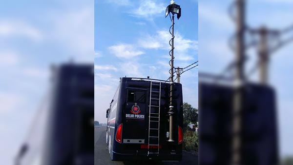 ദില്ലി പോലീസിലെത്തിയ പുതിയ ബസ്, വില 3.7 കോടി രൂപ