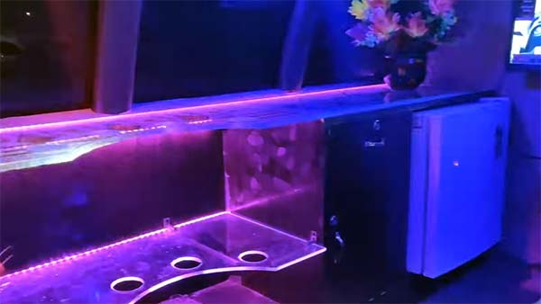 ആഢംബരം പോരെന്ന് പരാതി, ഫോര്‍ഡ് എന്‍ഡവറിനെ ലിമോസിനാക്കി മാറ്റി ഉടമ