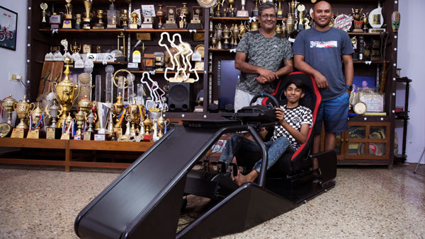 ഇനി ചിലവില്ലാതെ ട്രാക്കിലിറങ്ങാം, റേസ് സിമുലേറ്ററുമായി ഇന്റേസിങ്