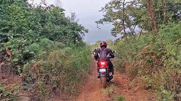 ഈ കെടിഎം ഡ്യൂക്ക് ബൈക്കുകള്‍ കാണിച്ച് തരും എബിഎസ് എന്തെന്ന് — വീഡിയോ