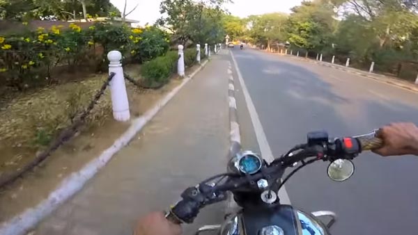 ഒരുനിമിഷത്തെ അശ്രദ്ധ, പുത്തന്‍ ബുള്ളറ്റ് ബാലന്‍സ് തെറ്റി റോഡില്‍ — വീഡിയോ