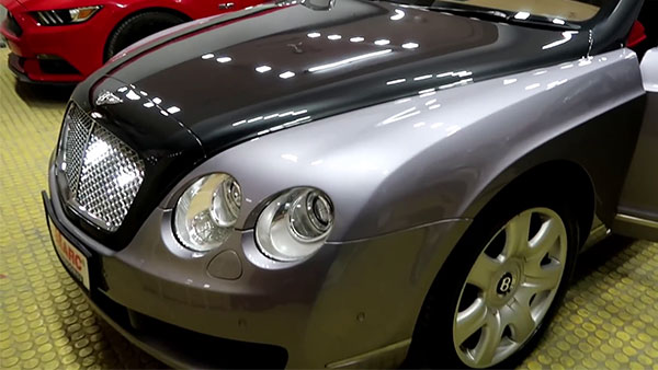 നാലു കോടിയുടെ ബെന്റലിക്ക് തീയൊന്നും ഒരു പ്രശ്നമല്ല — വീഡിയോ