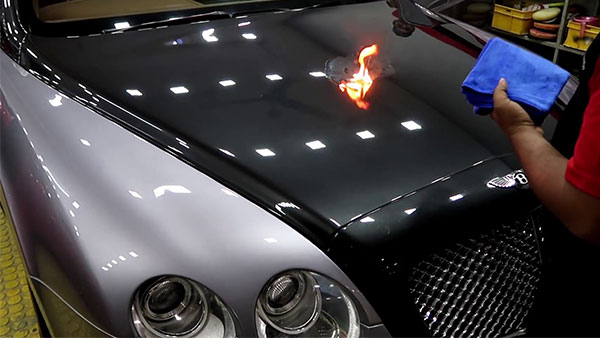 നാലു കോടിയുടെ ബെന്റലിക്ക് തീയൊന്നും ഒരു പ്രശ്നമല്ല — വീഡിയോ