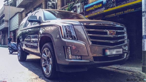 വഴിവക്കിലെ വര്‍ക്ക്‌ഷോപ്പില്‍ കോടികള്‍ വിലമതിക്കുന്ന കാഡിലാക്ക് റിപ്പയറിങ്ങിനായി — ചിത്രങ്ങള്‍ വൈറൽ