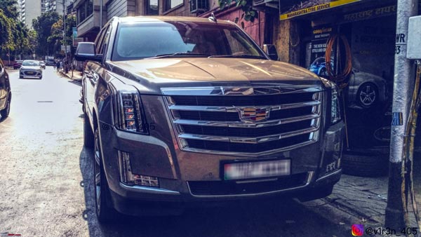 വഴിവക്കിലെ വര്‍ക്ക്‌ഷോപ്പില്‍ കോടികള്‍ വിലമതിക്കുന്ന കാഡിലാക്ക് റിപ്പയറിങ്ങിനായി — ചിത്രങ്ങള്‍ വൈറൽ