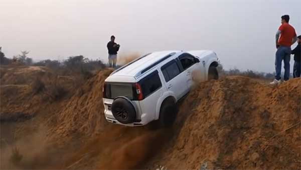 കയറ്റത്തില്‍ കിതച്ച് ഫോര്‍ഡ് എന്‍ഡവര്‍, ഉയരം കീഴടക്കി ടൊയോട്ട ഫോര്‍ച്യൂണറും മഹീന്ദ്ര ഥാറും — വീഡിയോ