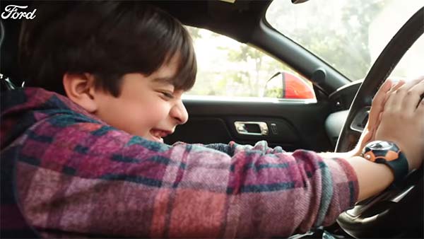 പിറന്നാള്‍ സമ്മാനമായി ഏഴു വയസ്സുകാരന് കിട്ടിയത് ഫോര്‍ഡ് മസ്താംഗ് — വീഡിയോ