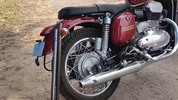 ജാവയ്ക്ക് ബുള്ളറ്റിന്റെ മുഴക്കമില്ലെന്ന് പരാതി, എളുപ്പ വഴി കണ്ടെത്തി ഉടമ — വീഡിയോ