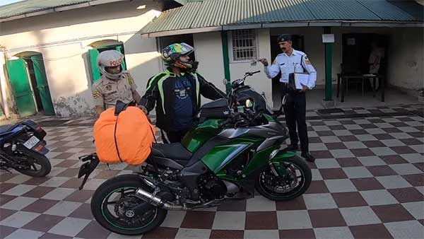 ഈ ബൈക്കിന് ബുള്ളറ്റിനെക്കാൾ ശബ്ദം എങ്ങനെ? കവാസാക്കി നിഞ്ചയെ പൂട്ടി പൊലീസ്