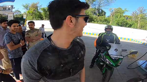 ഈ ബൈക്കിന് ബുള്ളറ്റിനെക്കാൾ ശബ്ദം എങ്ങനെ? കവാസാക്കി നിഞ്ചയെ പൂട്ടി പൊലീസ്