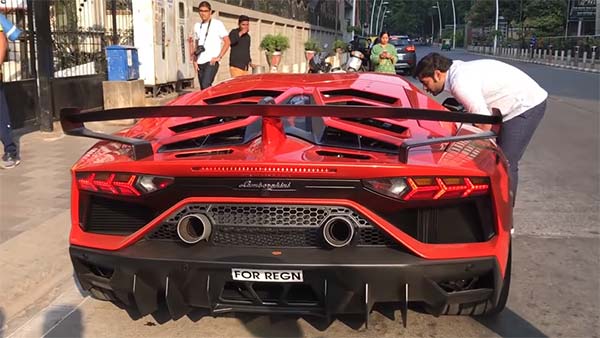 ഇതാ ഇന്ത്യയിലെ ഏറ്റവും വിലയേറിയ സൂപ്പര്‍കാര്‍, ലംബോര്‍ഗിനി അവന്റഡോര്‍ SVJ — വീഡിയോ