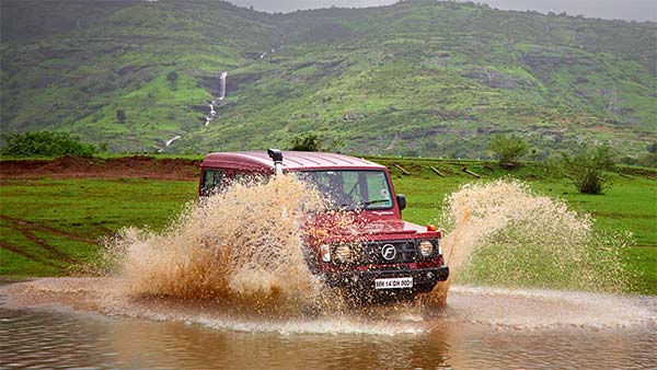 ഒമ്പത് ടൺ ഭാരമുള്ള ട്രക്കിന് രക്ഷകനായി ഫോഴ്സ് ഗൂർഖ — വീഡിയോ