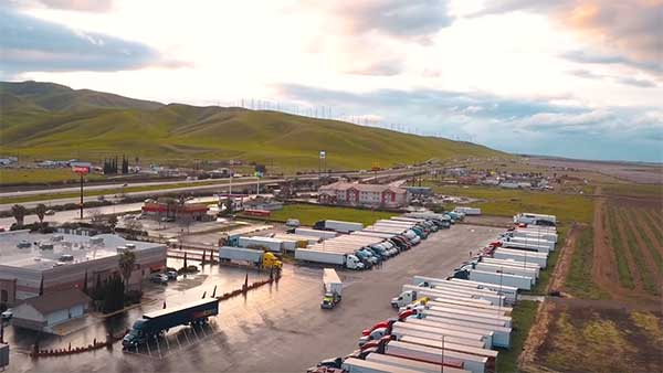 ട്രക്ക് ഓടിച്ച് സർദാർജി സമ്പാദിക്കുന്നത് 1.6 കോടി രൂപ — വീഡിയോ