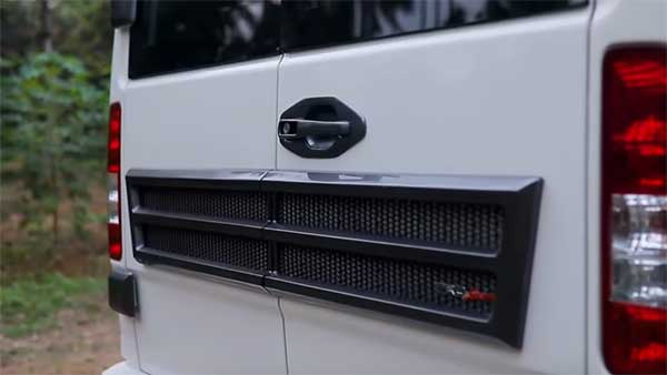 ടൊയോട്ടയുടെ ആഢംബരം പകർത്തി ഫോഴ്സ് ടെംപോ ട്രാവലർ — വീഡിയോ