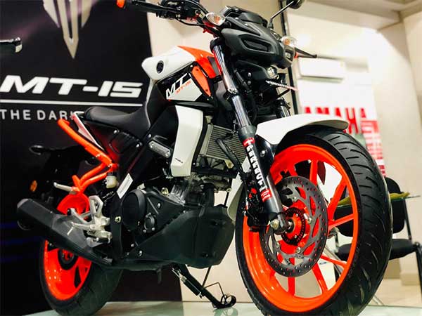 കെടിഎം ഡ്യൂക്ക് ചന്തത്തില്‍ യമഹ MT-15