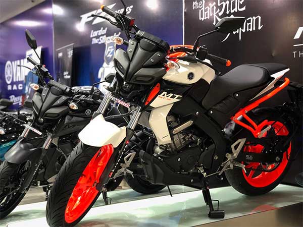 കെടിഎം ഡ്യൂക്ക് ചന്തത്തില്‍ യമഹ MT-15