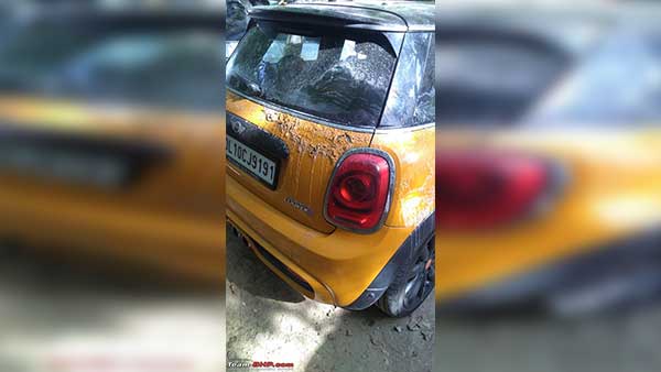 സാമൂഹ്യവിരുദ്ധരുടെ അഴിഞ്ഞാട്ടം, ആസിഡ് ആക്രമണങ്ങൾക്ക് ഇരയായി കാറുകൾ