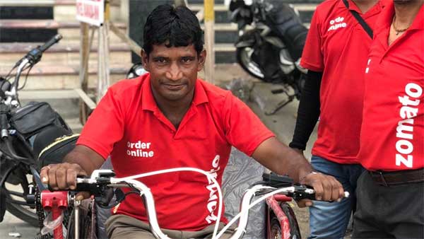 ഭിന്നശേഷിക്കാരന് സൊമാറ്റോയുടെ സമ്മാനം, ഇനി ഡെലിവറി ഇലക്ട്രിക് സൈക്കിളിൽ ഭിന്നശേഷിക്കാരന് സൊമാറ്റോയുടെ സമ്മാനം, ഇനി ഡെലിവറി ഇലക്ട്രിക് സൈക്കിളിൽ