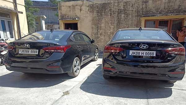 ഒരേ നമ്പര്‍ പ്ലേറ്റില്‍ രണ്ട് വെര്‍ന സെഡാനുകള്‍, കസ്റ്റഡിയിലെടുത്ത് പൊലീസ് — വീഡിയോ