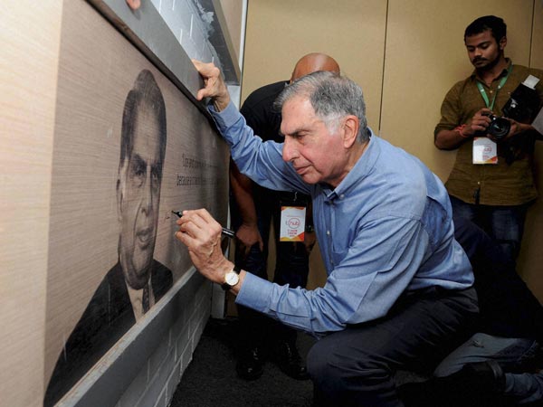 ബാധ്യത 3.4 ബില്യണ്‍ ഡോളര്‍, പക്ഷെ ജാഗ്വര്‍ ലാന്‍ഡ് റോവറിനെ വില്‍ക്കില്ലെന്ന് ടാറ്റ