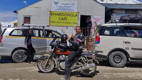 ഇതാ കര്‍ദുങ് ലാ പാസിലെത്തിയ ആദ്യ റോയല്‍ എന്‍ഫീല്‍ഡ് ഇന്‍റര്‍സെപ്റ്റര്‍