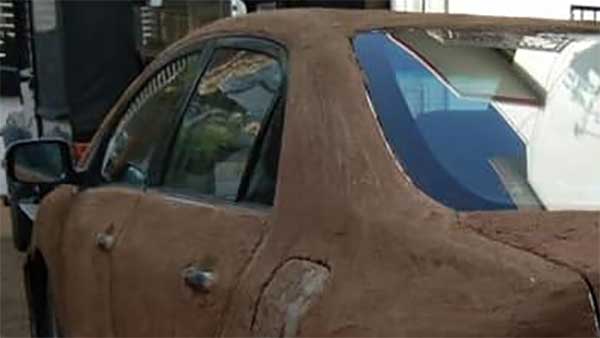 ചൂടിനെ പ്രതിരോധിക്കാന്‍ കാറിന് ചാണകം മെഴുകി ഉടമ