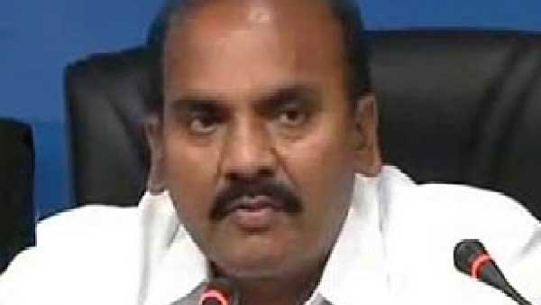 ടോൾ കൊടുക്കില്ലെന്ന് വാശി പിടിച്ച് മന്ത്രിയുടെ ഭാര്യ, കടത്തി വിടില്ലെന്ന് ജീവനക്കാരും — വീഡിയോ