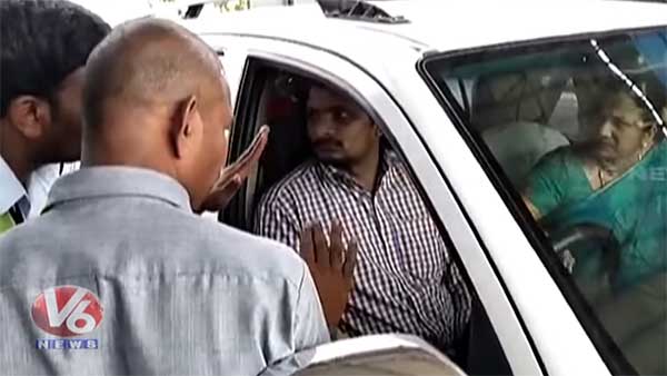 ടോൾ കൊടുക്കില്ലെന്ന് വാശി പിടിച്ച് മന്ത്രിയുടെ ഭാര്യ, കടത്തി വിടില്ലെന്ന് ജീവനക്കാരും — വീഡിയോ