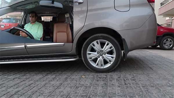 കാറില്‍ ട്രാക്ഷന്‍ കണ്‍ട്രോള്‍ പ്രവര്‍ത്തിക്കുന്നത് എങ്ങനെ? — വീഡിയോ