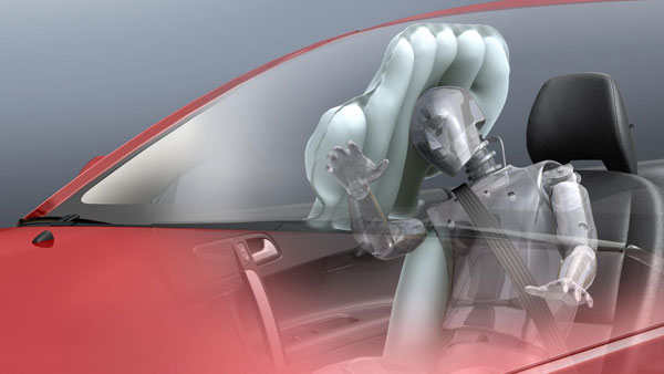 മലക്കം മറിഞ്ഞിട്ടും എയർബാഗ് പുറത്തുവരാതെ ഇന്നോവ