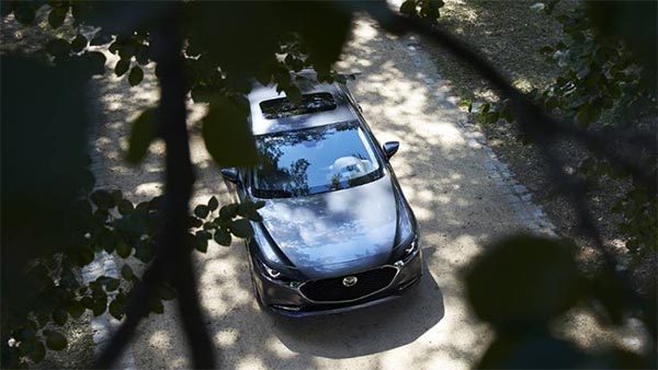 വാഹനങ്ങളിലെ ടച്ച്സ്ക്രീനുകൾ അപകടകരമോ? മസ്ദയുടെ വിലയിരുത്തൽ