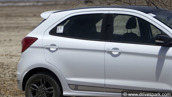 ചൂട് കുറയ്ക്കാന്‍ കാറില്‍ ചാണകം മെഴുകി ഡോക്ടര്‍