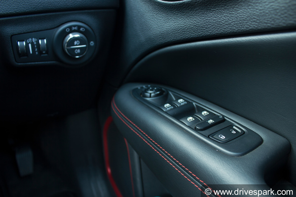 ജീപ്പ് കോമ്പസ് ട്രെയില്‍ഹൊക്ക് ബുക്കിംഗ് ആരംഭിച്ചു