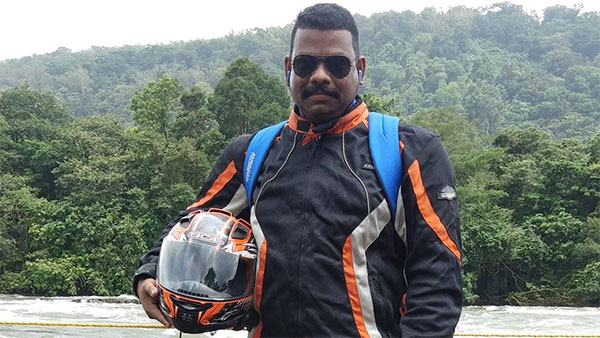 കാക്കിക്കുള്ളിലെ ബൈക്ക് റേസർ